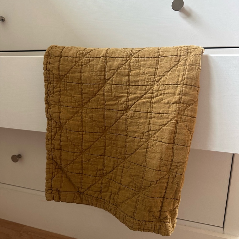 Camomile London baby crib quilt